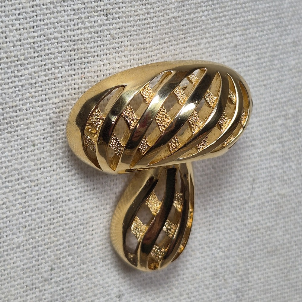 Crown Trifari Brushed Gold Tone Open Filigree Mushroom Brooch Pin